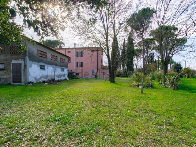 Rustico in vendita a Santa Lucia, Pontedera