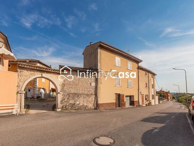 Rustico in vendita a Caprino Veronese, Veneto