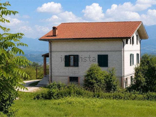 Rustico in vendita a Montefredane, Campania