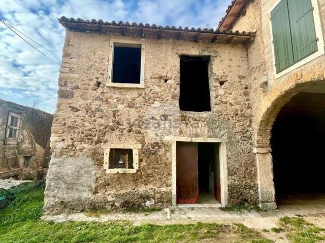 Rustico in vendita a Caprino Veronese, Veneto