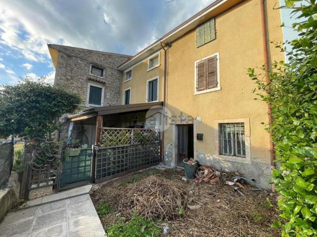 Rustico in vendita a Sandrà, Castelnuovo del Garda