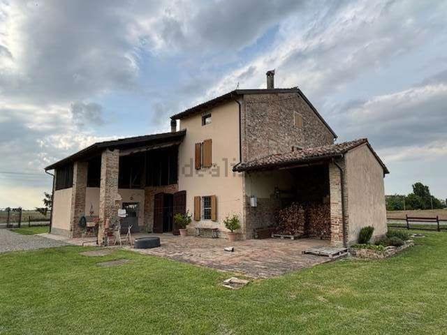 Rustico in vendita a Besenzone, Reggio Emilia