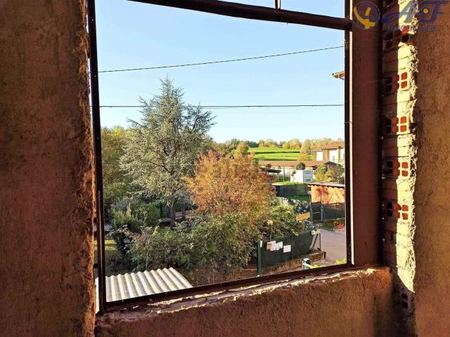 Rustico in vendita a Monguzzo, Lombardia