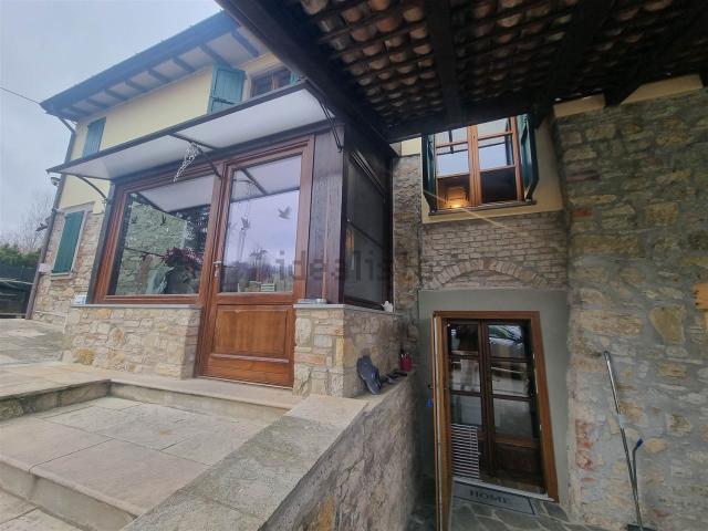 Rustico in vendita a Agazzano, Reggio Emilia