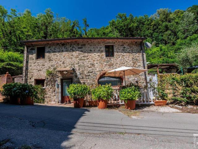 Rustico in vendita a Villa Basilica, Toscana