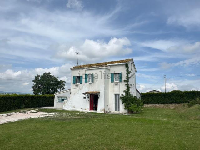 Rustico in vendita a Strada, Marche