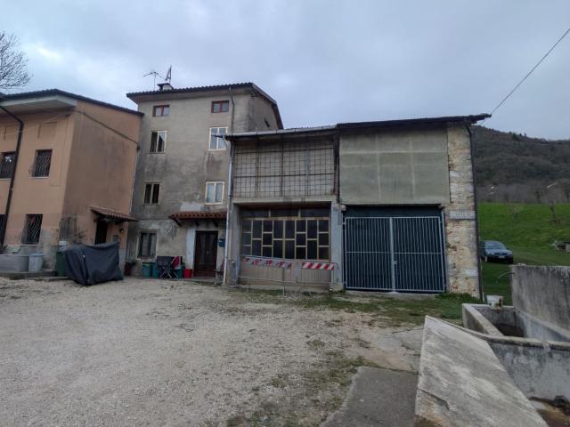 Rustico in vendita a Schio, Veneto