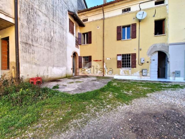 Rustico in vendita a Borgo Virgilio, Scorzarolo