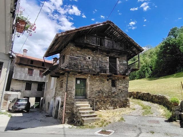 Rustico in vendita a Pontey, Aosta