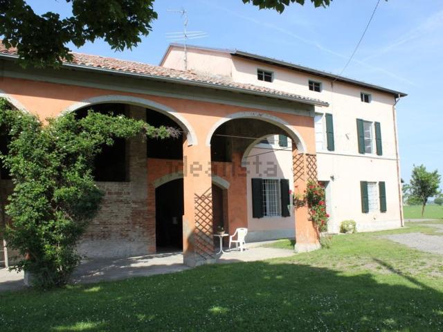 Rustico in vendita a Fidenza, Parma