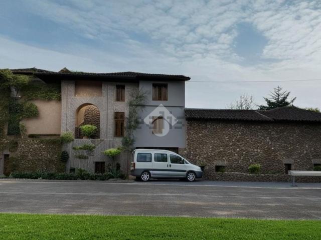 Rustico in vendita a Boltiere, Lombardia