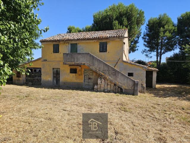 Rustico in vendita a Piano San Lazzaro, Ancona