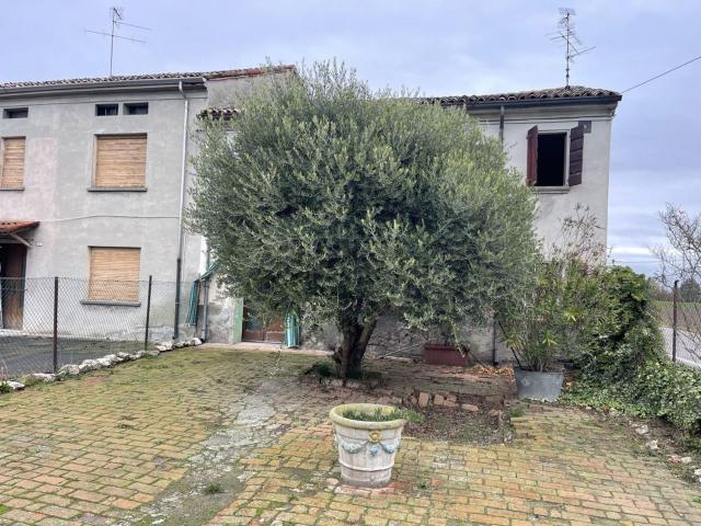 Rustico in vendita a Suzzara, Lombardia