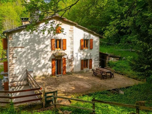 Rustico in vendita a Erbezzo, Veneto