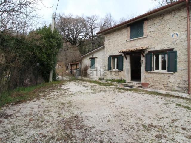 Rustico in vendita a Montorio in Valle, Pozzaglia Sabina
