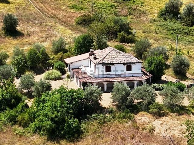 Rustico in vendita a Bisenti, Abruzzo