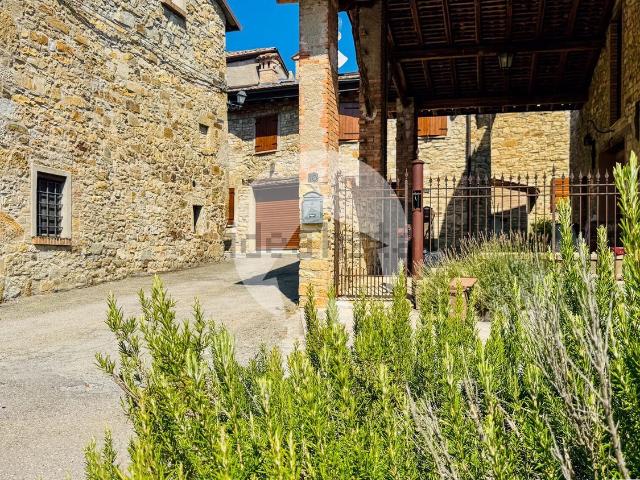 Rustico in vendita a Ca' Caprari, Vezzano sul Crostolo