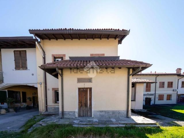 Rustico in vendita a Verano Brianza, Lombardia
