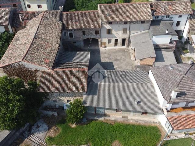 Rustico in vendita a Mereto Di Tomba, Friuli-Venezia Giulia