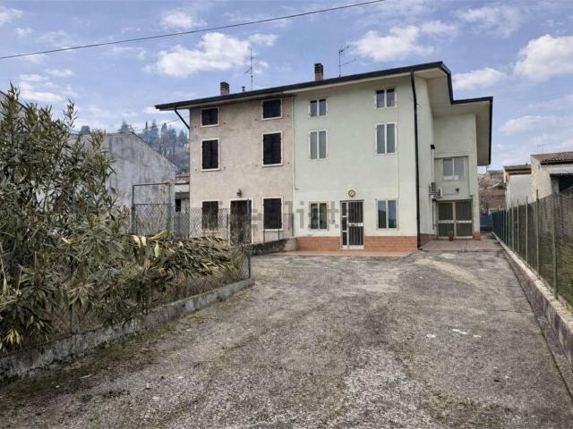 Rustico in vendita a Monteforte D'alpone, Veneto