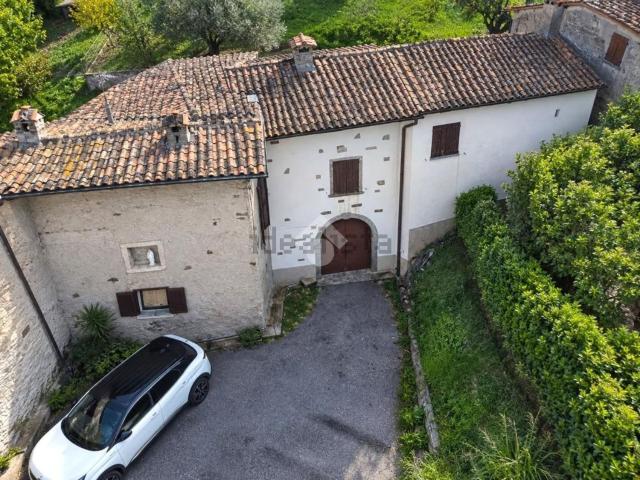 Rustico in vendita a Monte Marenzo, Lecco
