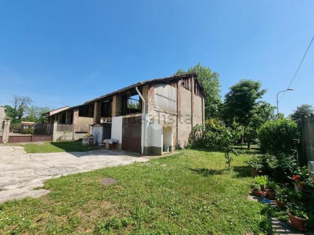 Rustico in vendita a Carugate, Milano