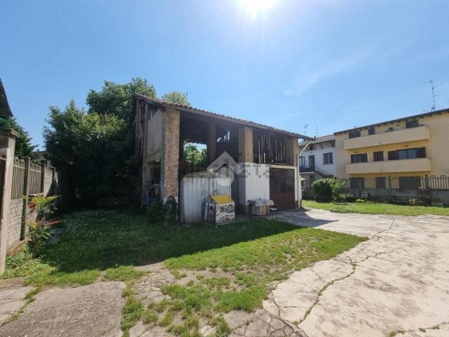 Rustico in vendita a Carugate, Milano