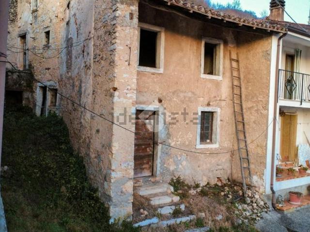 Rustico in vendita a Badia Calavena, Veneto