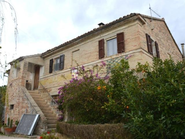 Rustico in vendita a Contrada Bagnolo, Marche