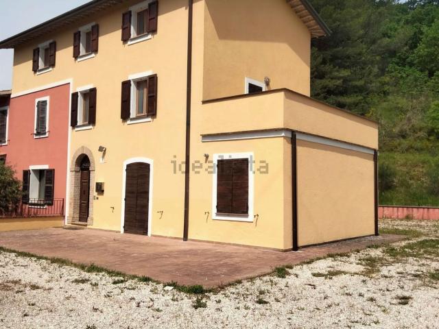 Rustico in vendita a Nocera Umbra, Umbria