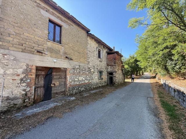 Rustico in vendita a Concerviano, Lazio