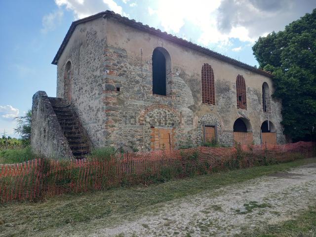 Rustico in vendita a Montemurlo, Toscana