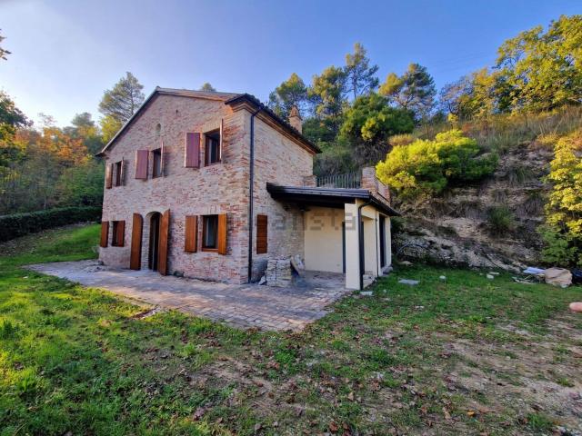 Rustico in vendita a Fonte d'Ercole, Montalto delle Marche