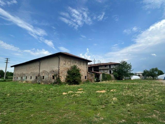 Rustico in vendita a Stezzano, Lombardia