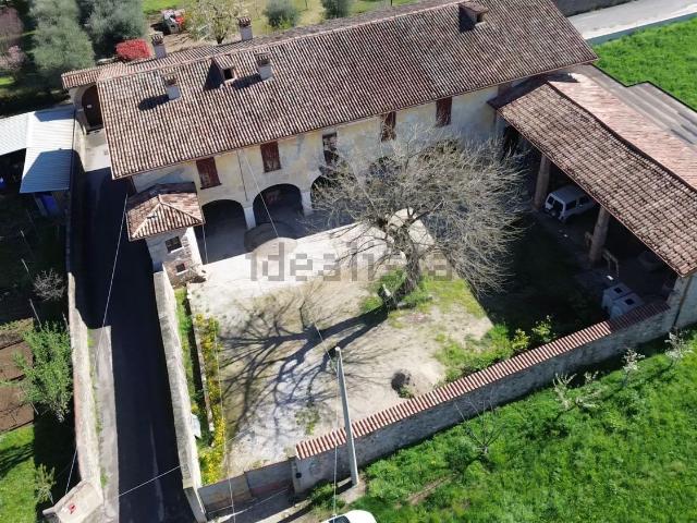 Rustico in vendita a Prevalle, Lombardia