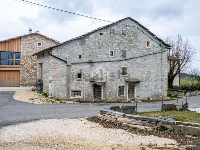 Rustico in vendita a Erbezzo, Veneto
