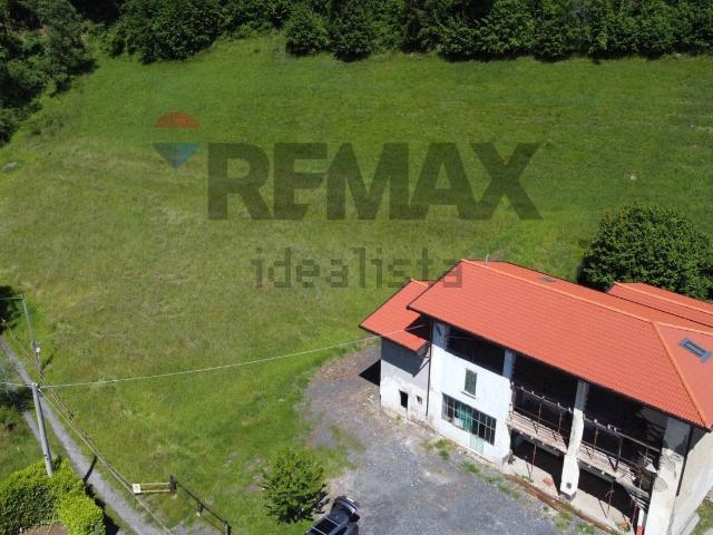 Rustico in vendita a Piangaiano, Endine Gaiano