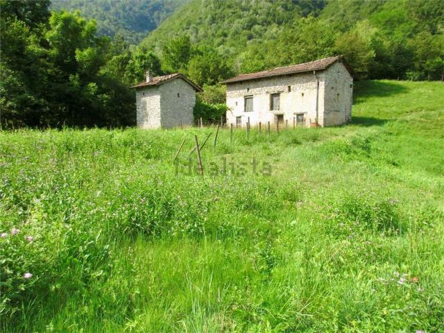 Rustico in vendita a Sant'omobono Imagna, Lombardia