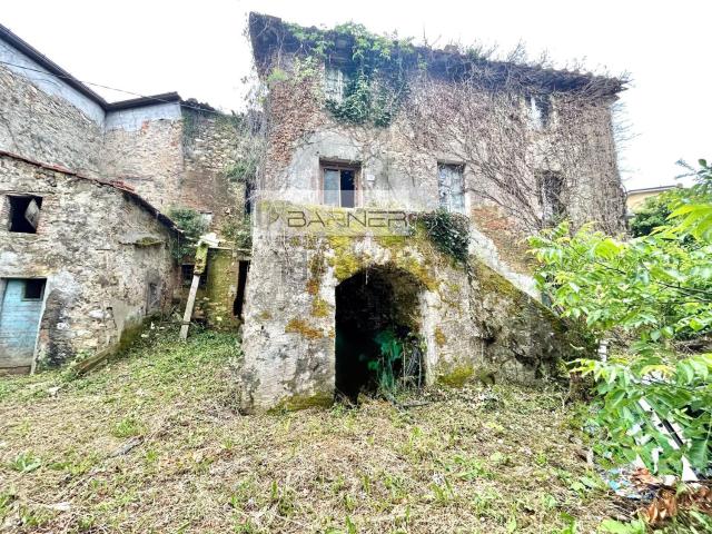 Rustico in vendita a Montemagno, Camaiore