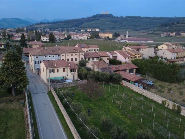 Rustico in vendita a Illasi, Veneto
