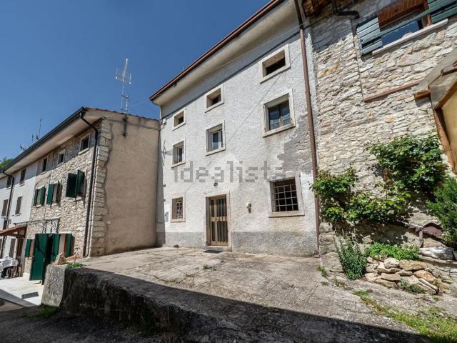 Rustico in vendita a Badia Calavena, Veneto