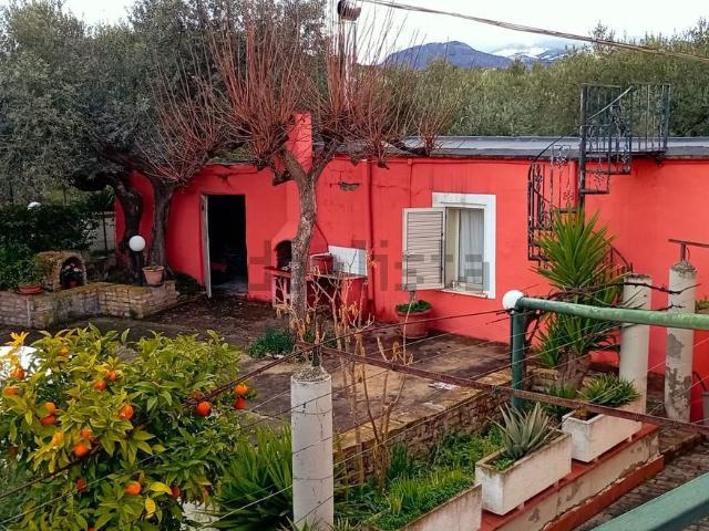 Rustico in vendita a Cugnoli, Abruzzo