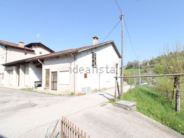 Rustico in vendita a Cornedo Vicentino, Veneto