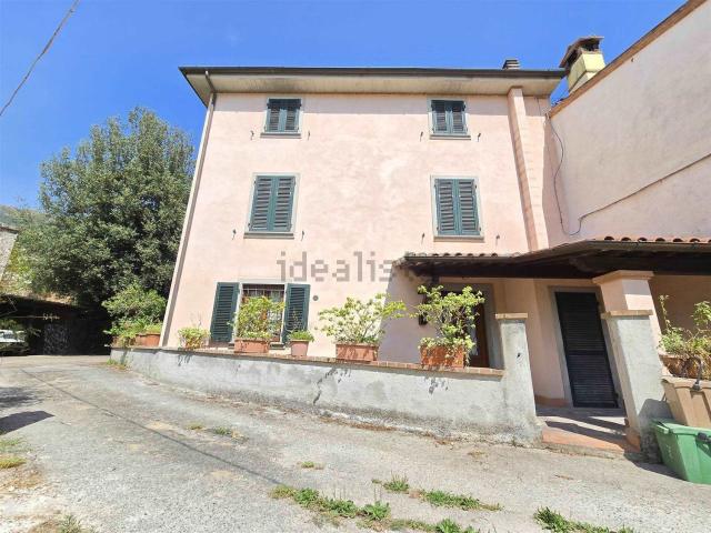 Rustico in vendita a Camaiore, Lucca