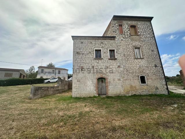 Rustico in vendita a Baranello, Molise