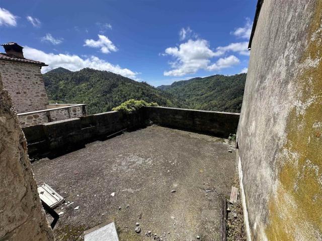Rustico in vendita a Vezzi Portio, Liguria