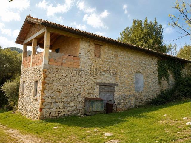 Rustico in vendita a Amaseno, Lazio