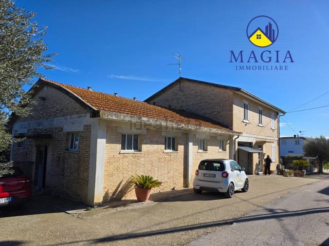 Rustico in vendita a Villa Sant'Antonio, Marche