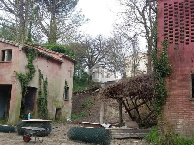 Rustico in vendita a Monteciccardo, Marche