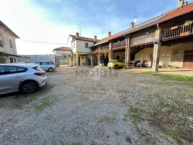 Rustico in vendita a Velate, Usmate Velate